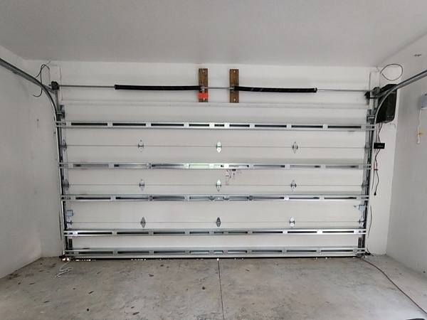 What Florida’s High Winds Mean for Garage Door Durability