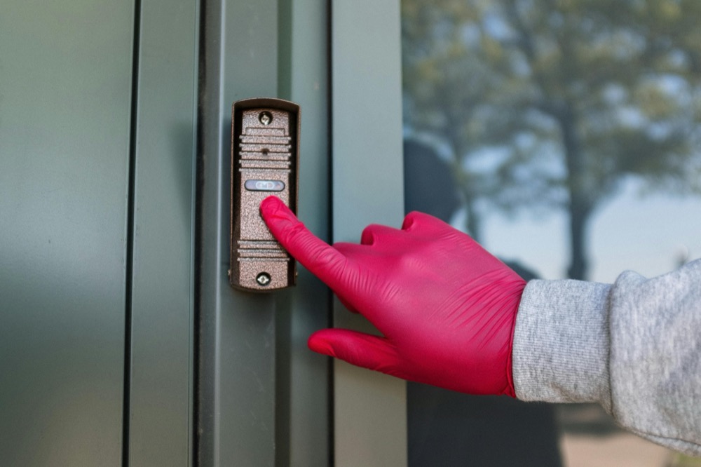 Garage Door Safety Tips for Families in Florida